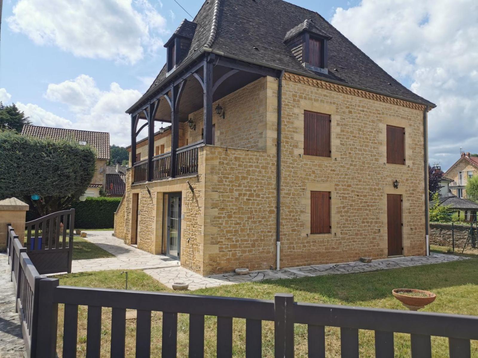 Logement Spacieux Rez-De-Chaussee, Jardin, Stationnement Devant, A 5 Minutes A Pied Du Centre De Sarlat Villa Eksteriør billede